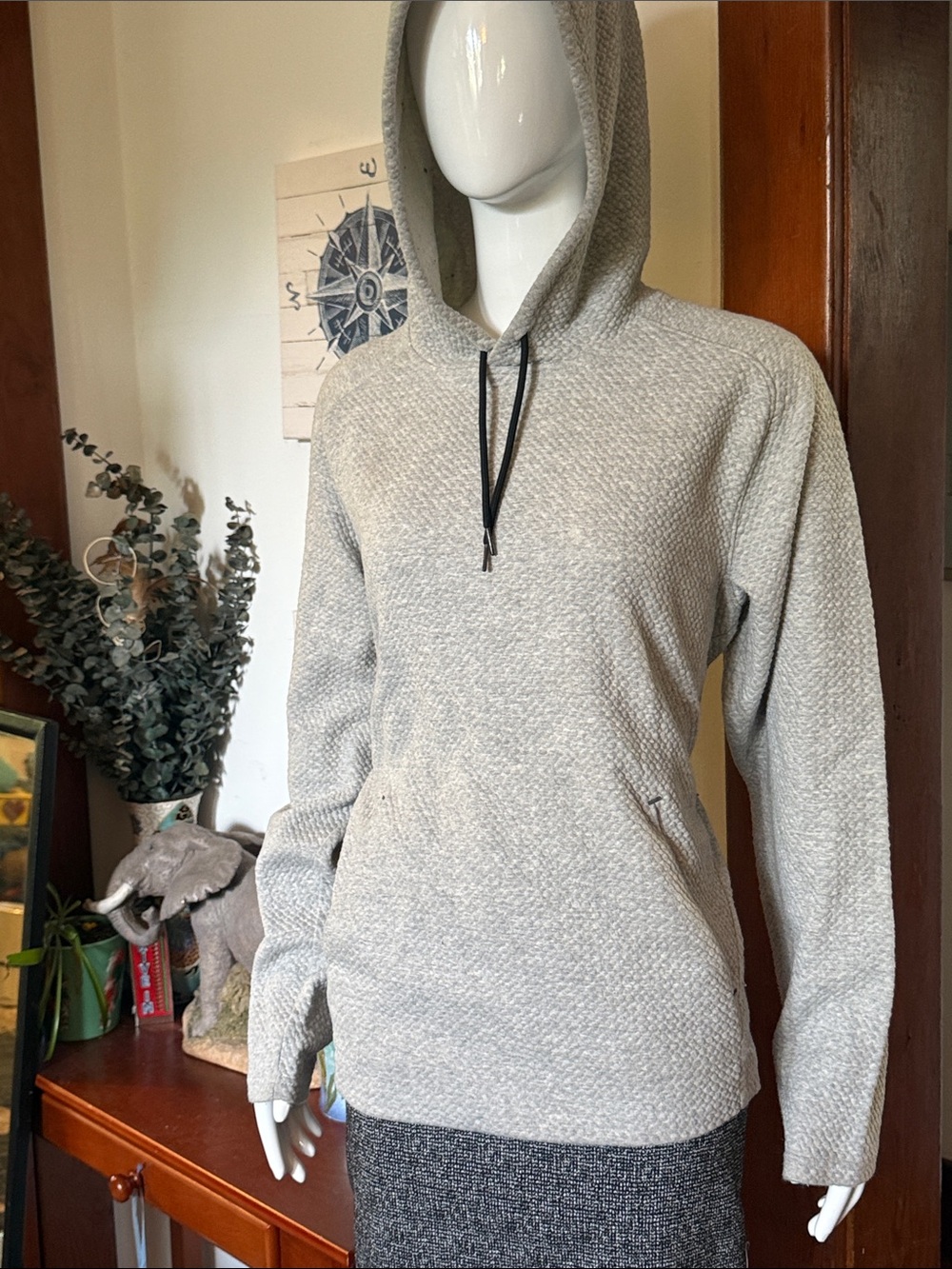 Old navy size m Women's Heather Gray Hooded Pullover Sweater with pockets